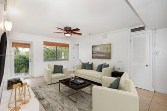 220 Washington Ave in Miami Beach, FL - Building Photo - Building Photo