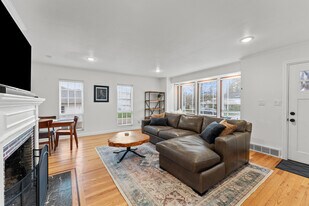 12160 SW Douglas St in Portland, OR - Building Photo