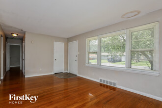 1355 Del Rey Dr in Florissant, MO - Building Photo - Building Photo