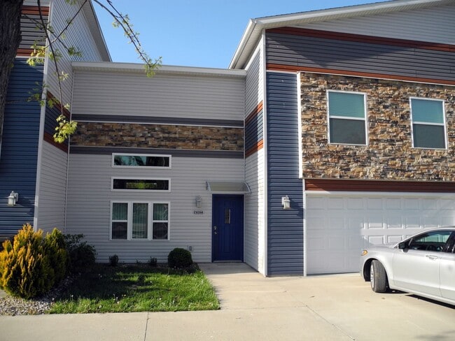 700 E Walnut St in Carbondale, IL - Building Photo - Building Photo