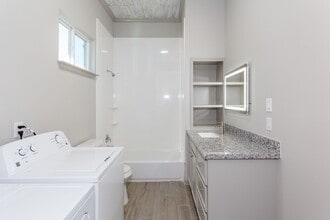 215 N Milby St in Houston, TX - Building Photo - Building Photo