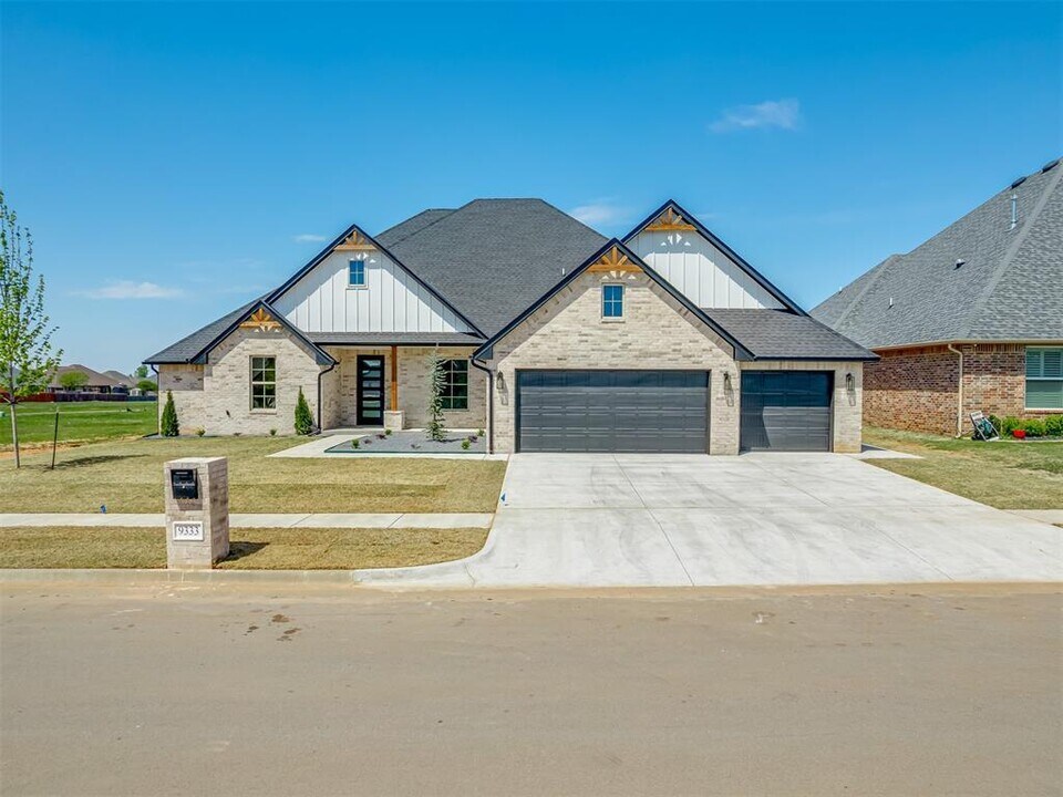9333 SW 33rd Pl in Oklahoma City, OK - Foto de edificio