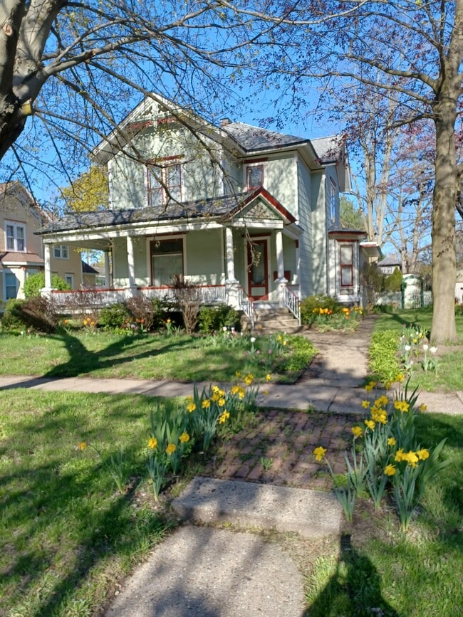 234 Stuart Ave, Unit Penthouse