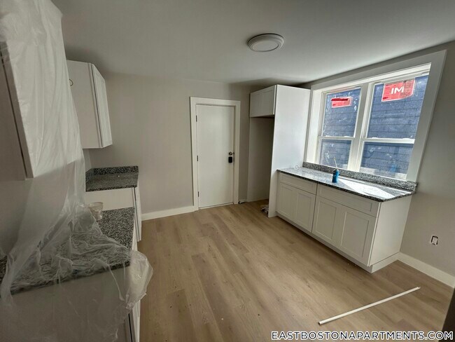 225 E Eagle St in Boston, MA - Building Photo - Building Photo