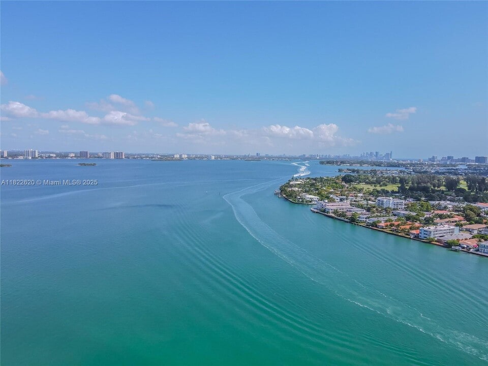 7601 E Treasure Dr, Unit 2214 in North Bay Village, FL - Building Photo