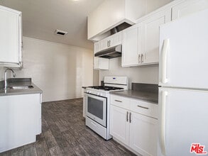 109 S Berendo St in Los Angeles, CA - Building Photo - Building Photo