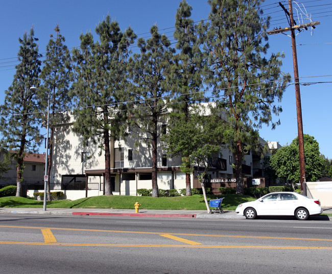 Reseda Manor in Reseda, CA - Building Photo - Building Photo