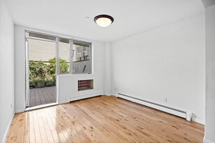 93 Wyckoff Ave in Brooklyn, NY - Building Photo