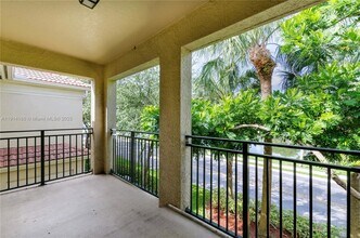 2458 Centergate Dr in Miramar, FL - Building Photo - Building Photo
