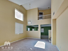 695 Emerald City Ave in Las Vegas, NV - Building Photo - Building Photo