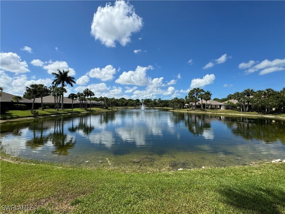 1334 Park Lake Dr in Naples, FL - Building Photo