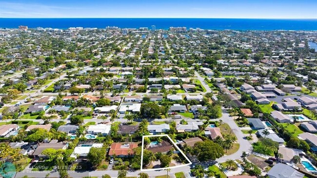 806 SE 9th Ave in Deerfield Beach, FL - Building Photo - Building Photo