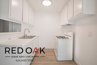 8309 Cedros Ave in Los Angeles, CA - Foto de edificio - Building Photo