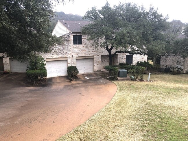 9201 Simmons Rd in Austin, TX - Building Photo - Building Photo