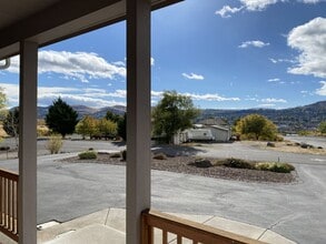 407 Sunridge Ave in Dallesport, WA - Building Photo - Building Photo