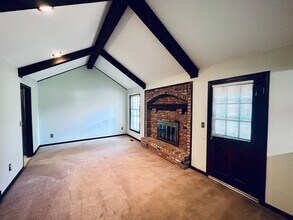 12119 W 101st St in Lenexa, KS - Building Photo - Building Photo