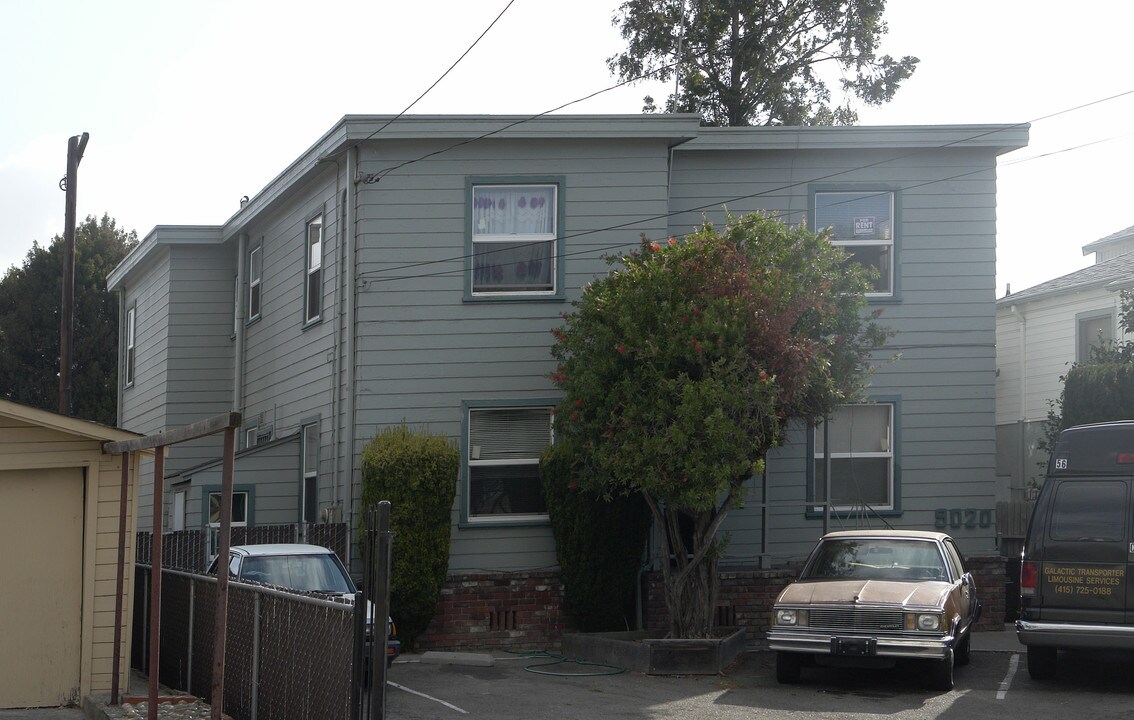 9020 Birch St in Oakland, CA - Building Photo