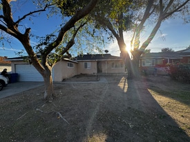 1571 Sheridan Rd in San Bernardino, CA - Building Photo