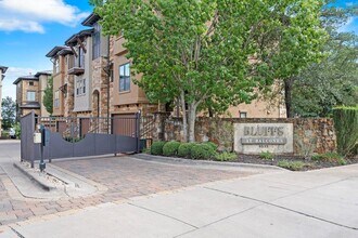 6533 E Hill Dr in Austin, TX - Building Photo - Building Photo