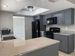 218 Dent Dr in Naples, FL - Building Photo - Building Photo