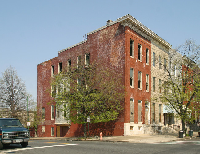 700 N Carrollton Ave in Baltimore, MD - Foto de edificio - Building Photo