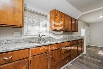 916 1/2 North Willow Road, 74063; #1977520 - 1977520 in Sand Springs, OK - Foto de edificio - Building Photo