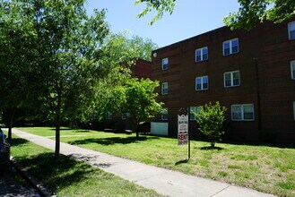 3425 Kensington Avenue in Richmond, VA - Foto de edificio - Building Photo