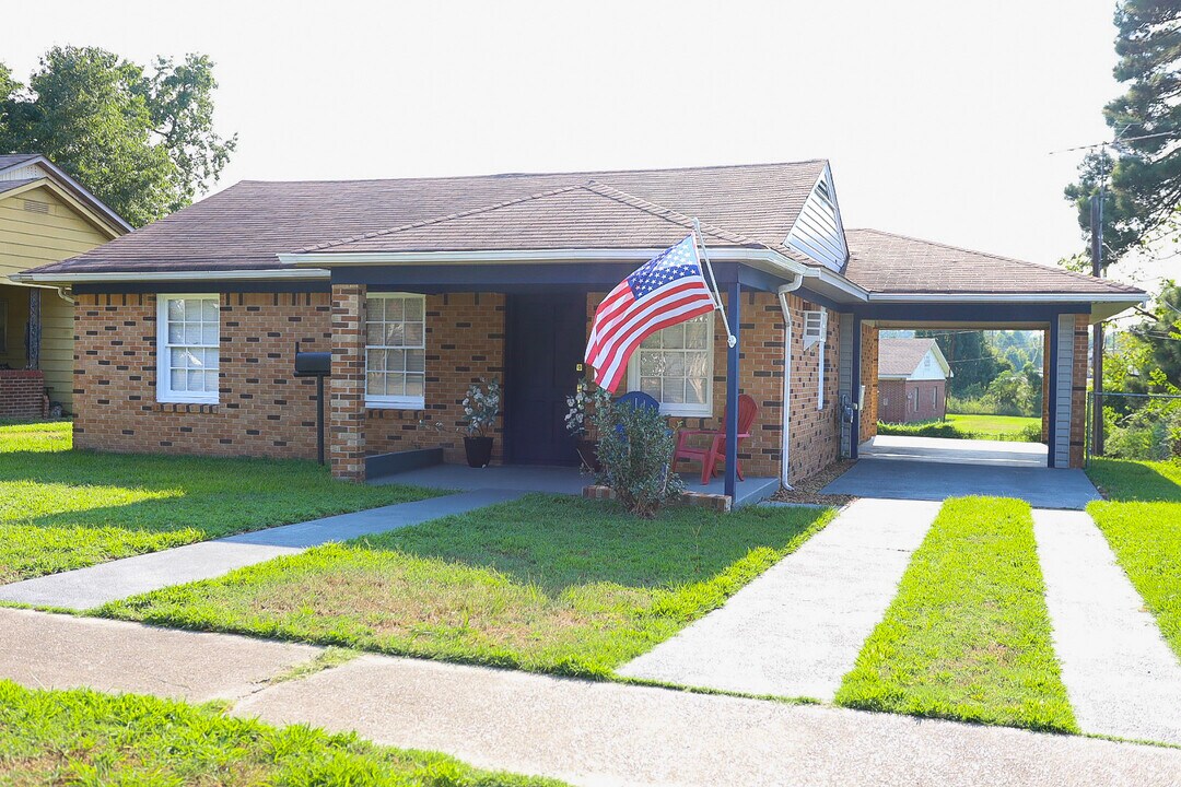 400 3rd St SE in Springhill, LA - Building Photo