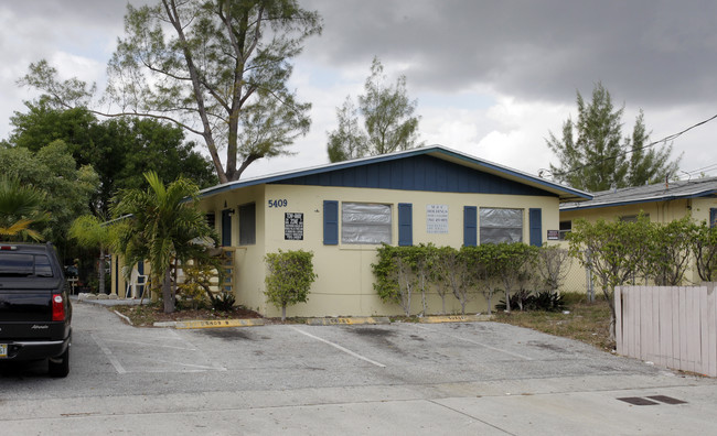 5405-5409 Pinewood Ave in West Palm Beach, FL - Foto de edificio - Building Photo