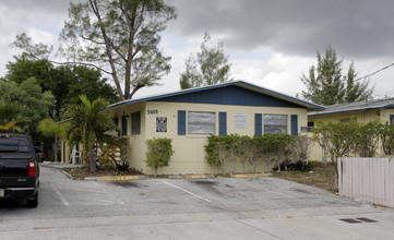 5405-5409 Pinewood Ave in West Palm Beach, FL - Building Photo - Building Photo