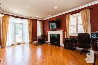 2417 W Fillmore St in Chicago, IL - Building Photo - Building Photo