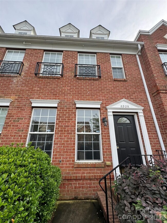 property at 6928 Creft Cir