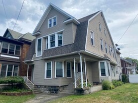 1063 W 8th St, Unit 1 in Erie, PA - Building Photo
