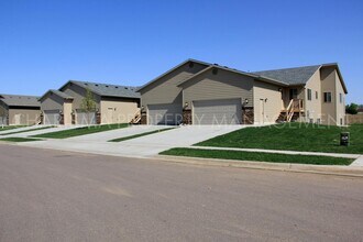6606 E 45th St in Sioux Falls, SD - Building Photo - Building Photo