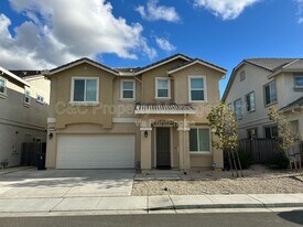 5243 Comfrey St in Fairfield, CA - Building Photo