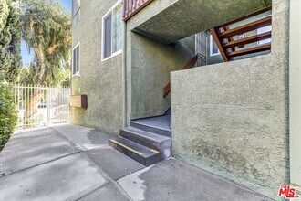 6155 Reseda Blvd in Los Angeles, CA - Building Photo - Building Photo