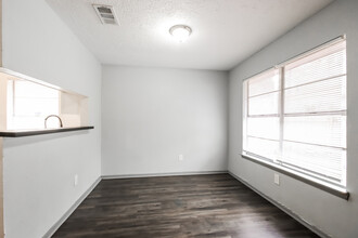 6615 Brookgate Dr in Spring, TX - Building Photo - Building Photo