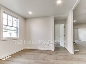 1812 W Noble Ave in Guthrie, OK - Building Photo - Building Photo