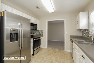 4025 Cindy Woods Ln in Charlotte, NC - Foto de edificio - Building Photo