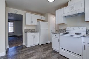 740 SE Cedar St in Hillsboro, OR - Building Photo