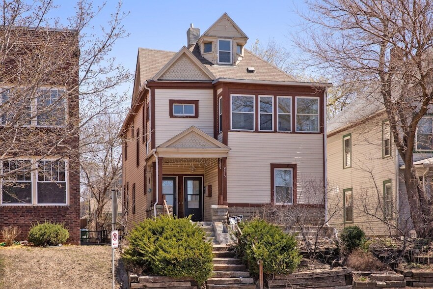 2515 Lyndale Ave S in Minneapolis, MN - Foto de edificio
