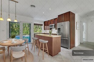 2031 NW 39th Ct in Oakland Park, FL - Building Photo