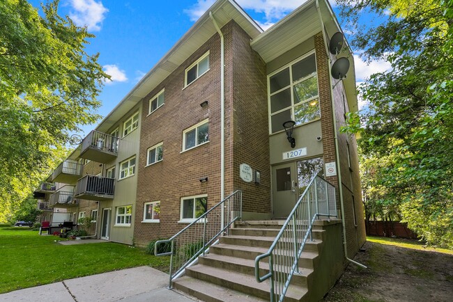 property at 1211-1211 Huron St