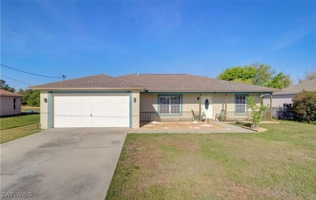 property at 836 Woodridge Cir