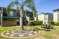Creekside Villas at Clear Lake Apartments photo'