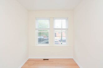 2359 N Drake Ave in Chicago, IL - Building Photo - Building Photo
