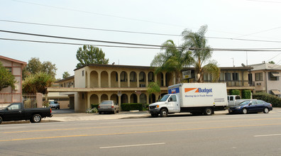 5724 Sepulveda Blvd in Van Nuys, CA - Building Photo - Building Photo