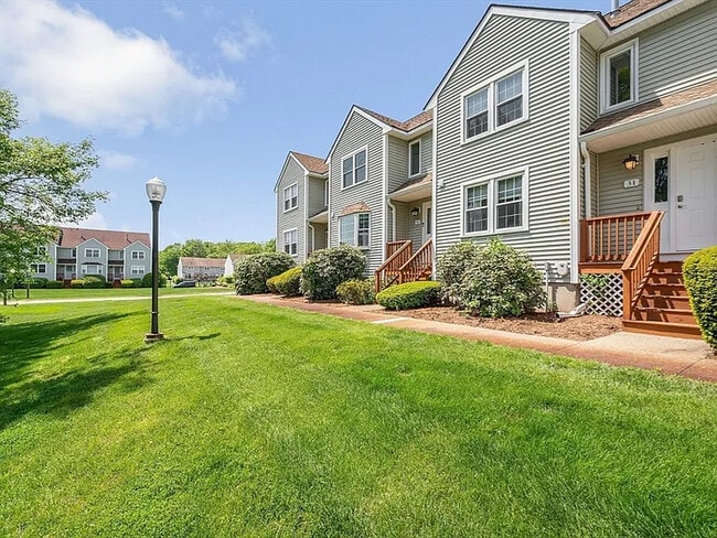 31 Patrick Rd in Tewksbury, MA - Foto de edificio - Building Photo