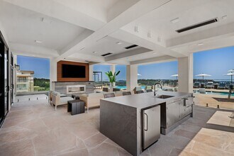 The Artesian at Bee Cave in Bee Cave, TX - Foto de edificio - Building Photo