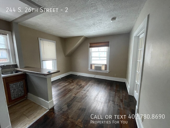 244 S 26th St in Lincoln, NE - Building Photo - Building Photo